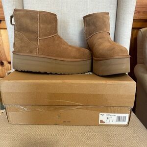 UGG classic mini platform new with defect